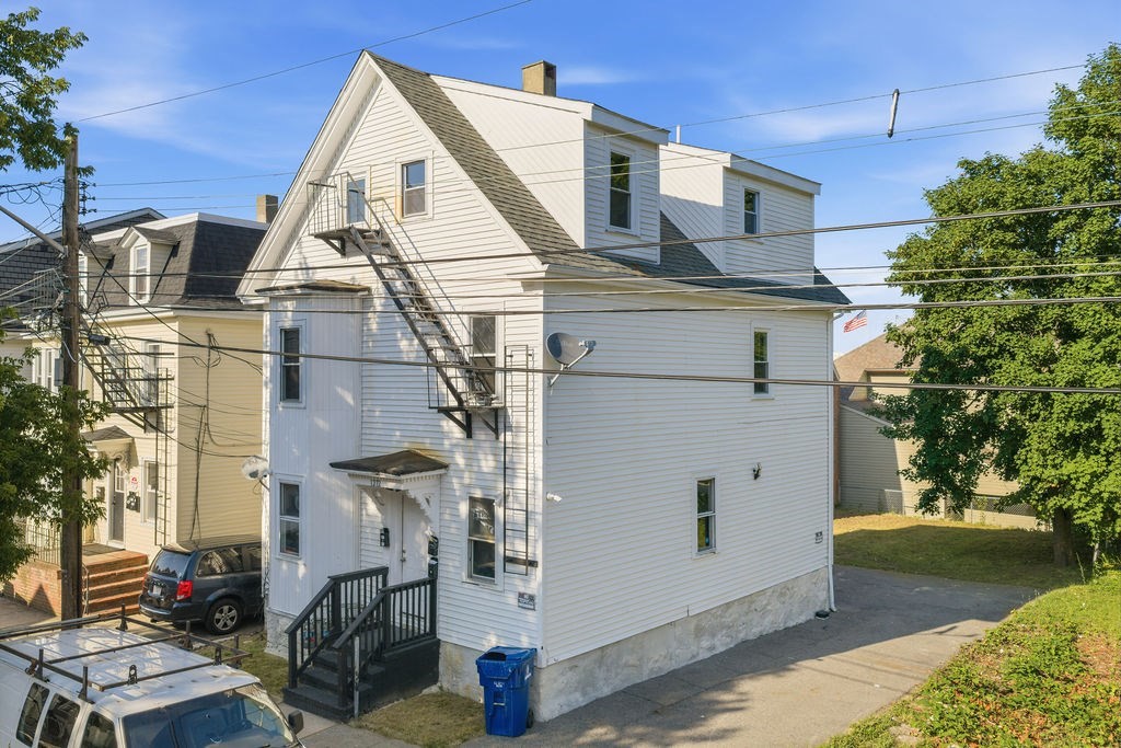1272 Pleasant St, New Bedford, MA 02740