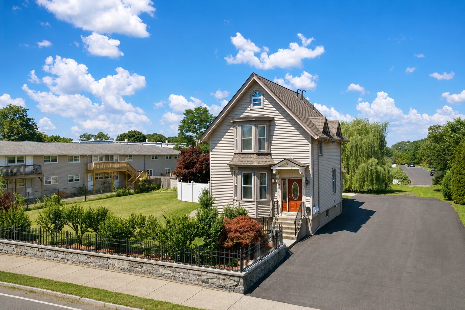 167 Center St, Ludlow, MA 01056