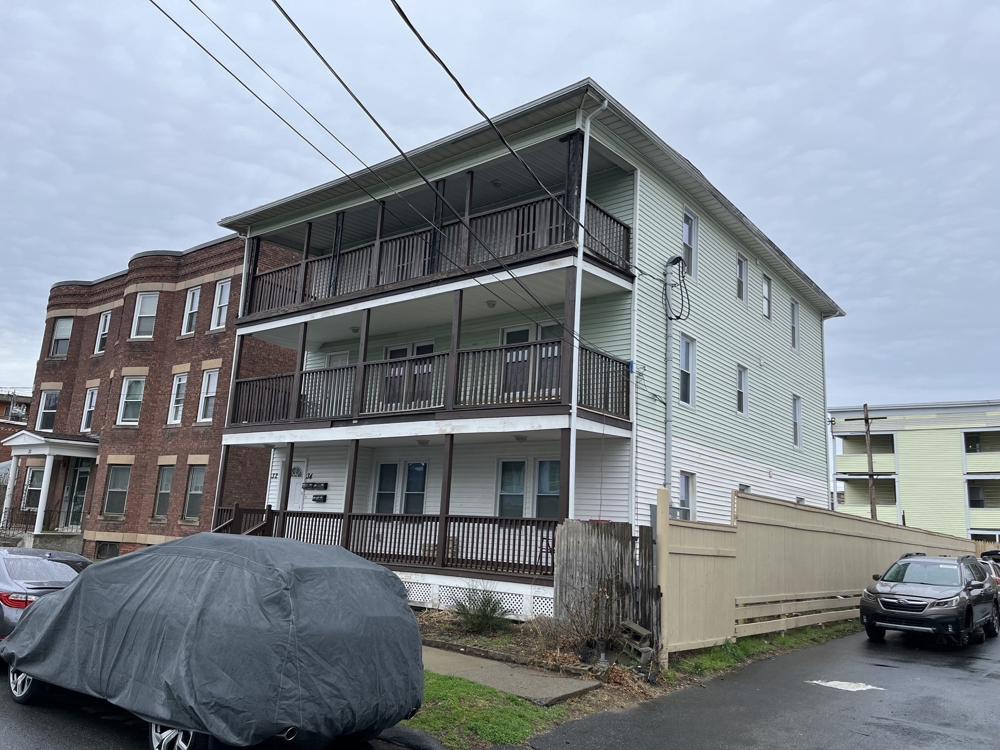 32 Nassau St, Chicopee, MA 01013