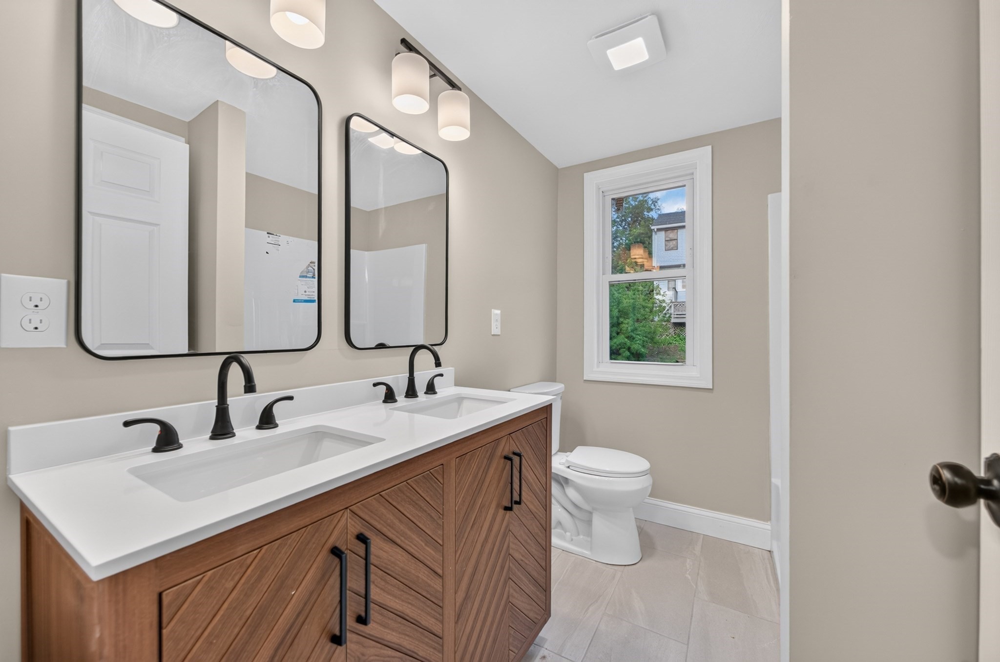 69 Orient St, Worcester, MA 01604 - Image 13