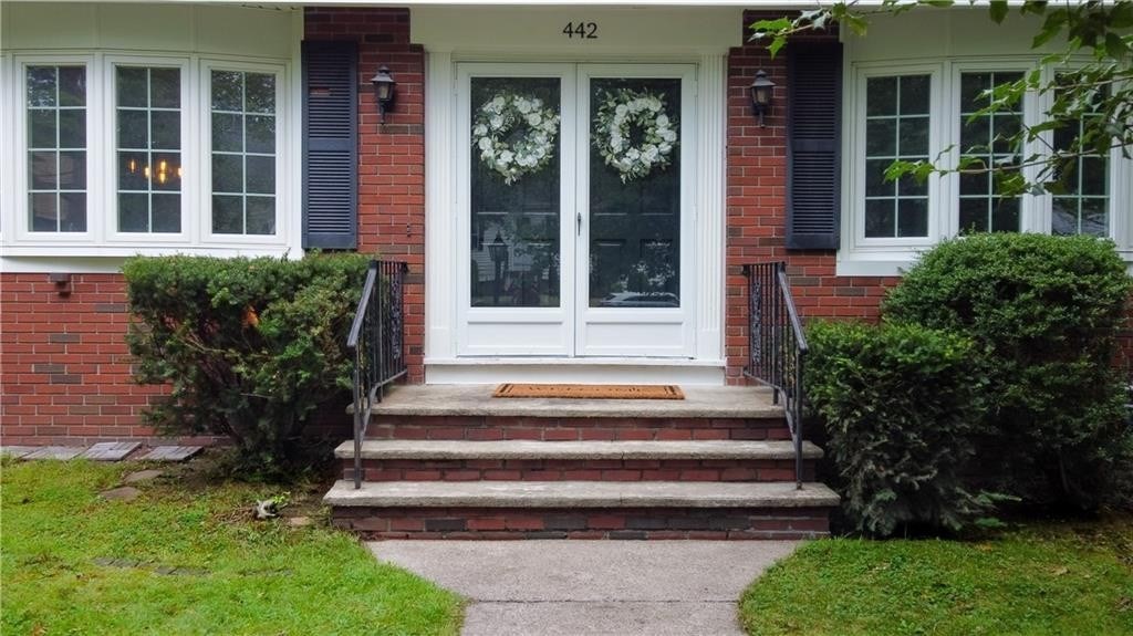 442 Eastview Ave, Somerset, MA 02726