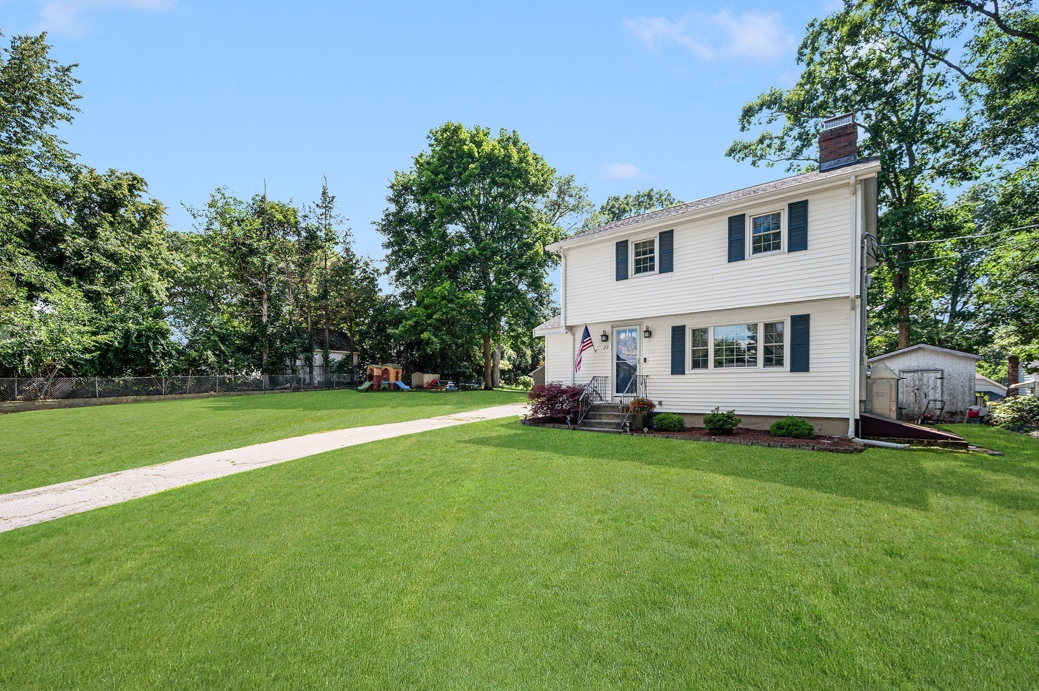 22 Clyde St, Blackstone, MA 01504