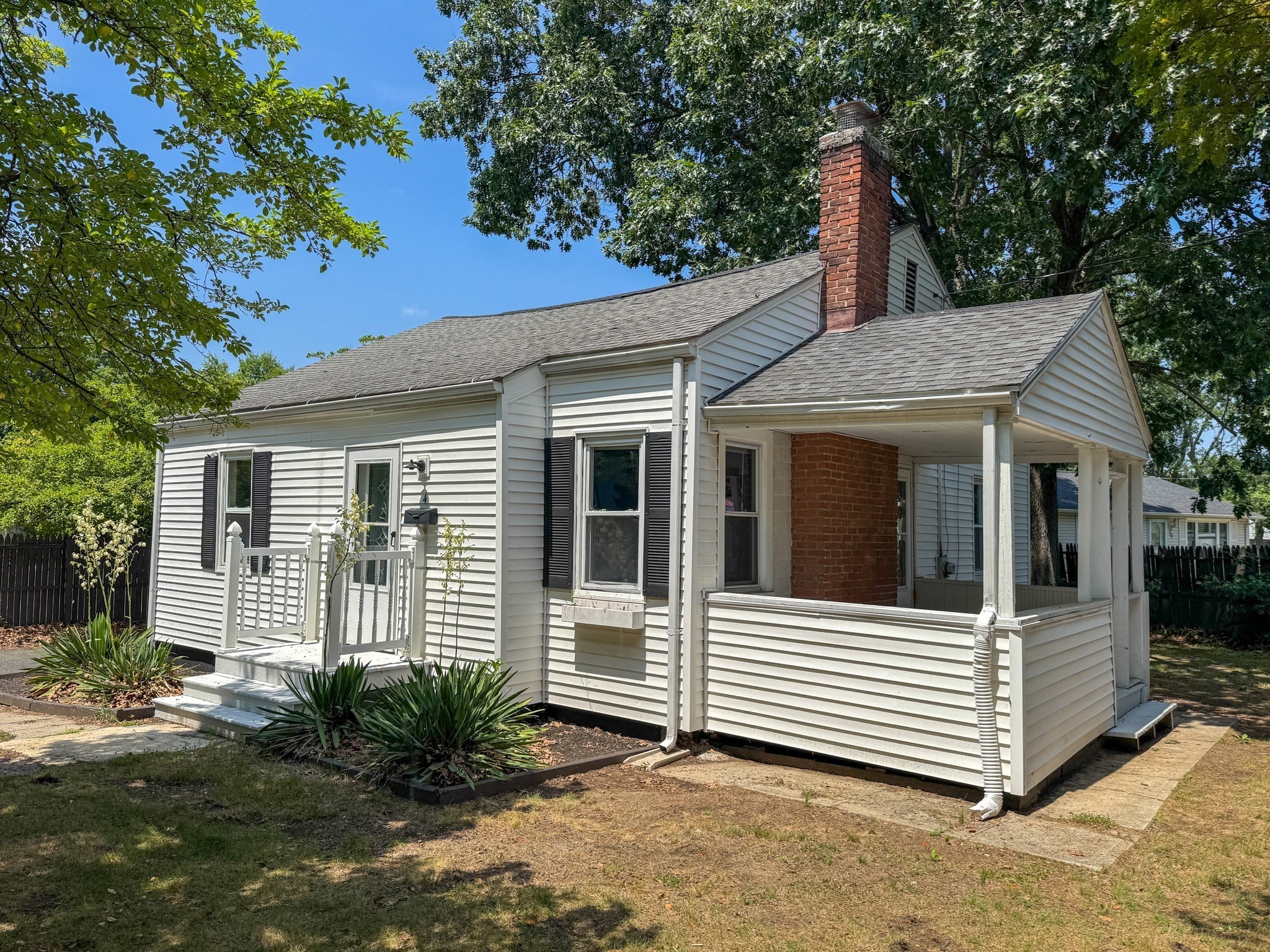 4 Wolfe St, Springfield, MA 01020