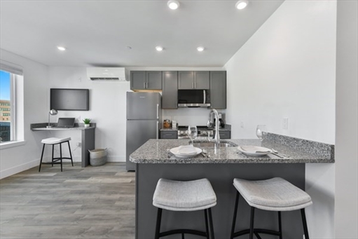 585 Essex St, Apt 606
