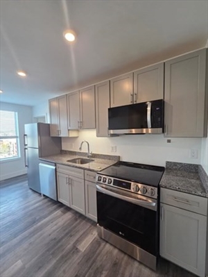 585 Essex St, Apt 709