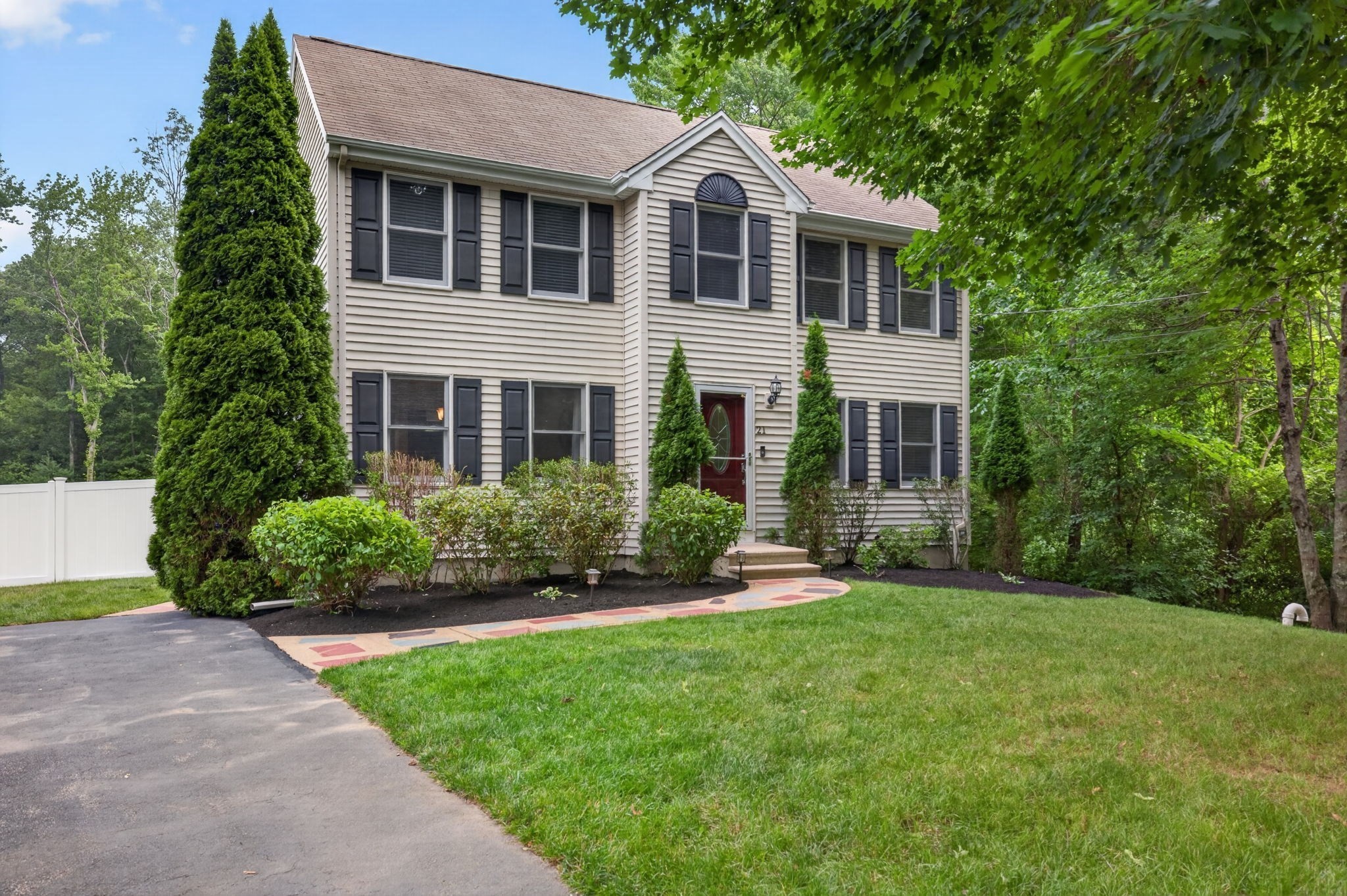 21 Railroad Ave, Taunton, MA 02780