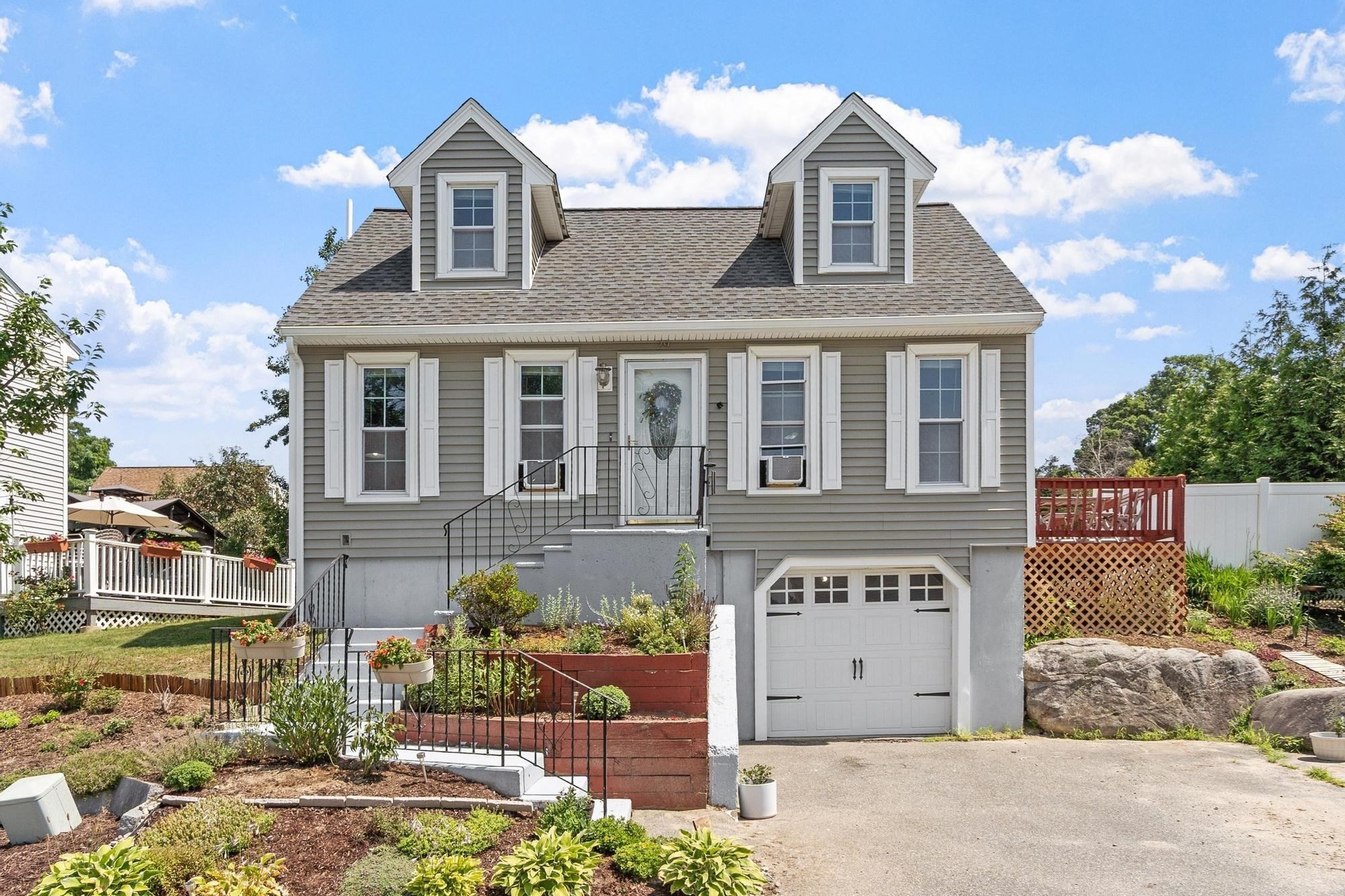 29 Lindsey Ln, Dracut, MA 01826