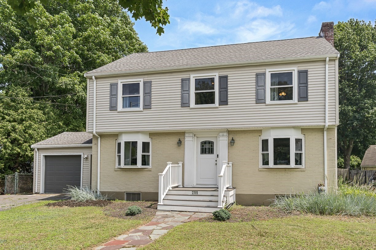 211 Lynn Fells Pkwy, Saugus, MA 01906