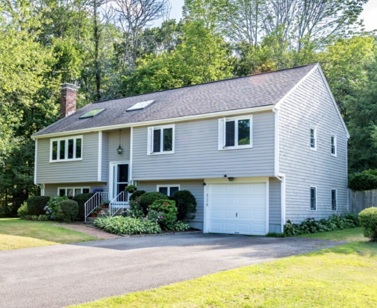 11 Fairview Ln, Weymouth, MA 02190