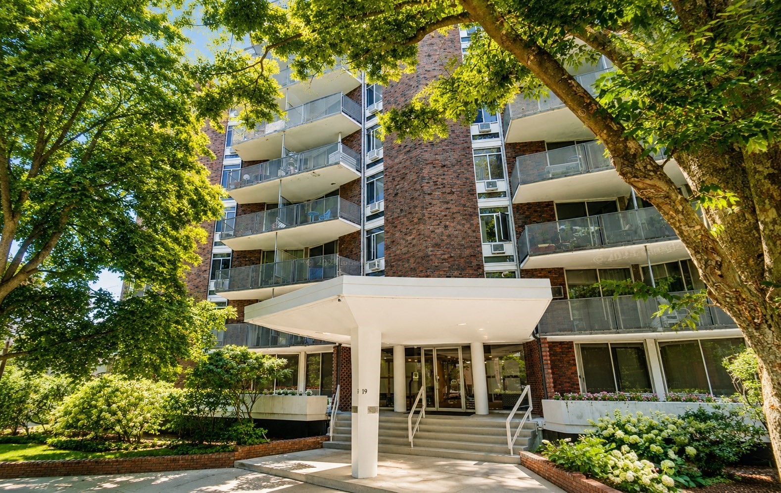 19 Winchester St Unit 402, Brookline, MA 02446