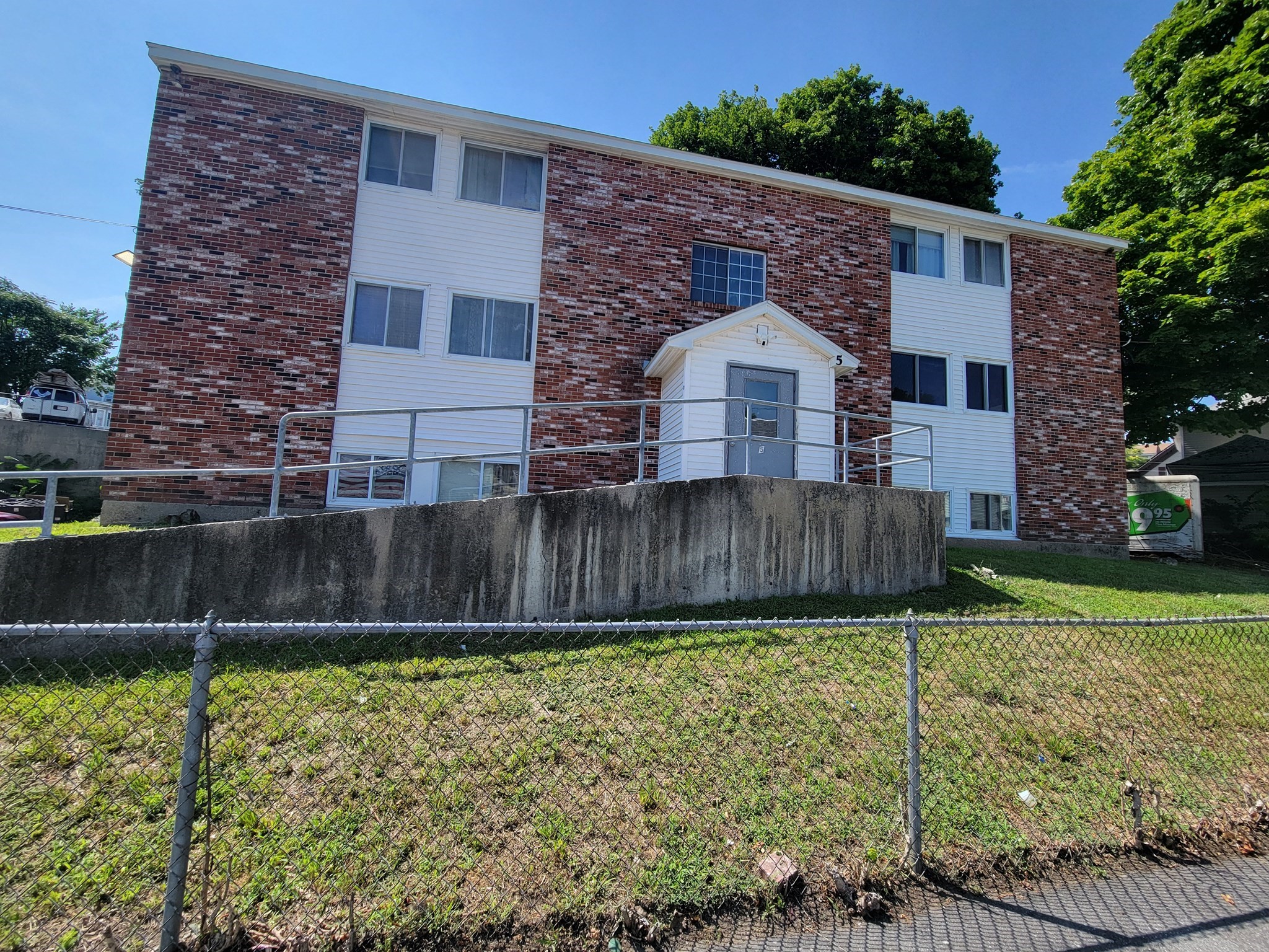 5 Lenox St Unit 4, Lowell, MA 01852