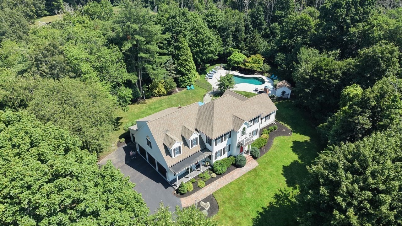 60 Old Oaken Bucket Rd, Norwell, MA 02061