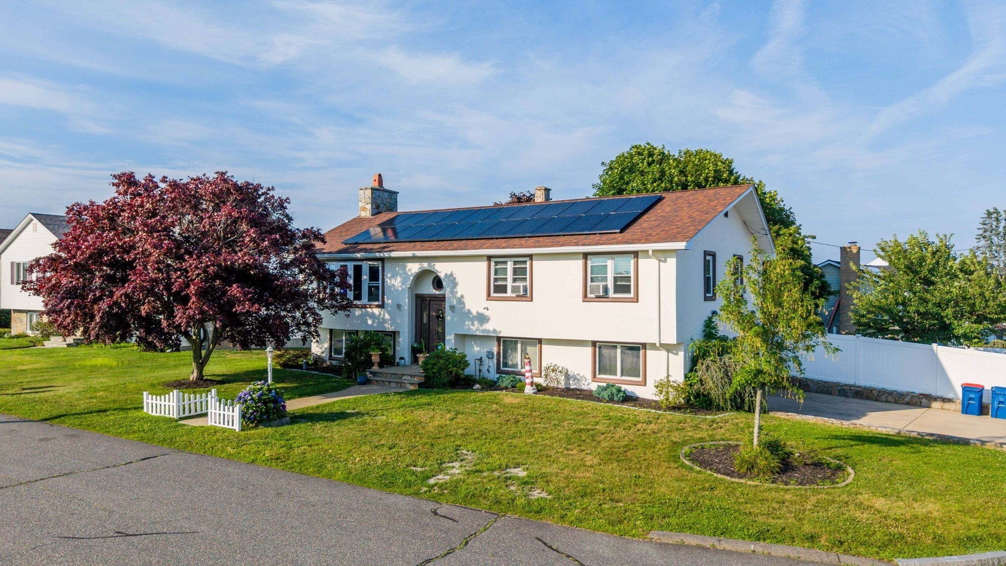 6 Lighthouse Ln, New Bedford, MA 02744