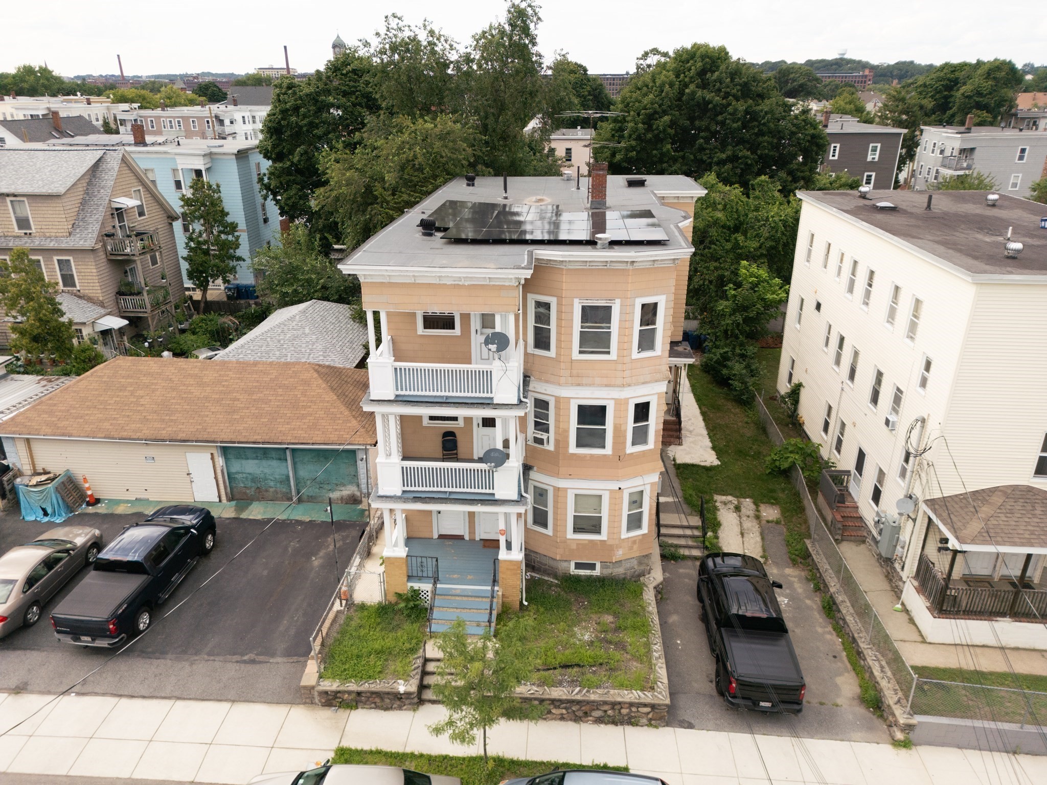 27 Boxford St, Lawrence, MA 01843