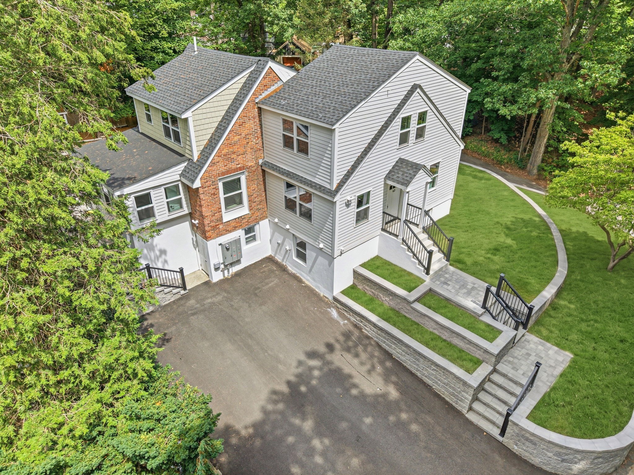 63 Russell Rd, Wellesley, MA 02482