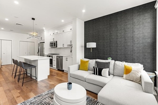 45 1st Ave, Apt 202