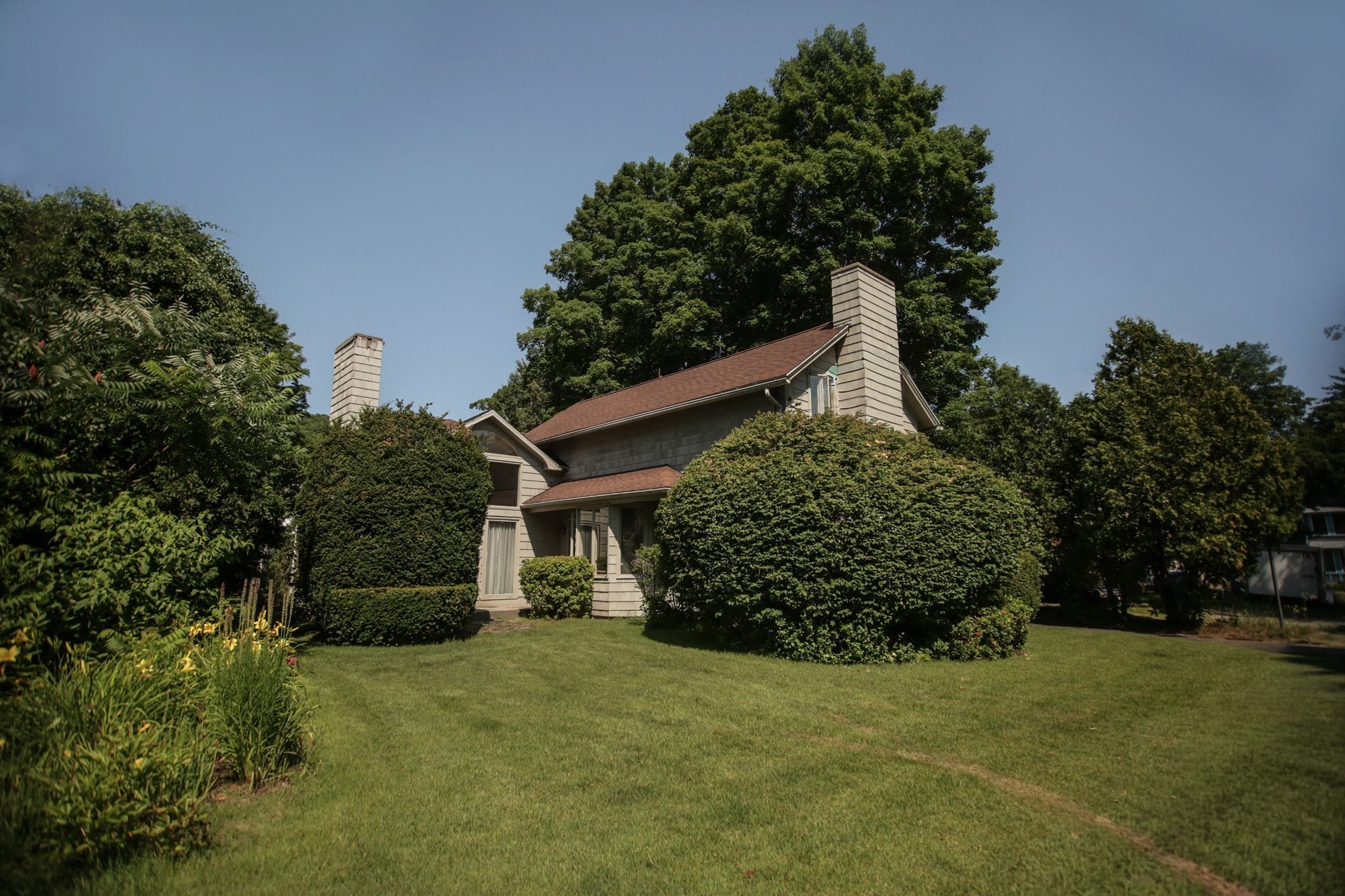 5 Hampden Ct, Monson, MA 01057
