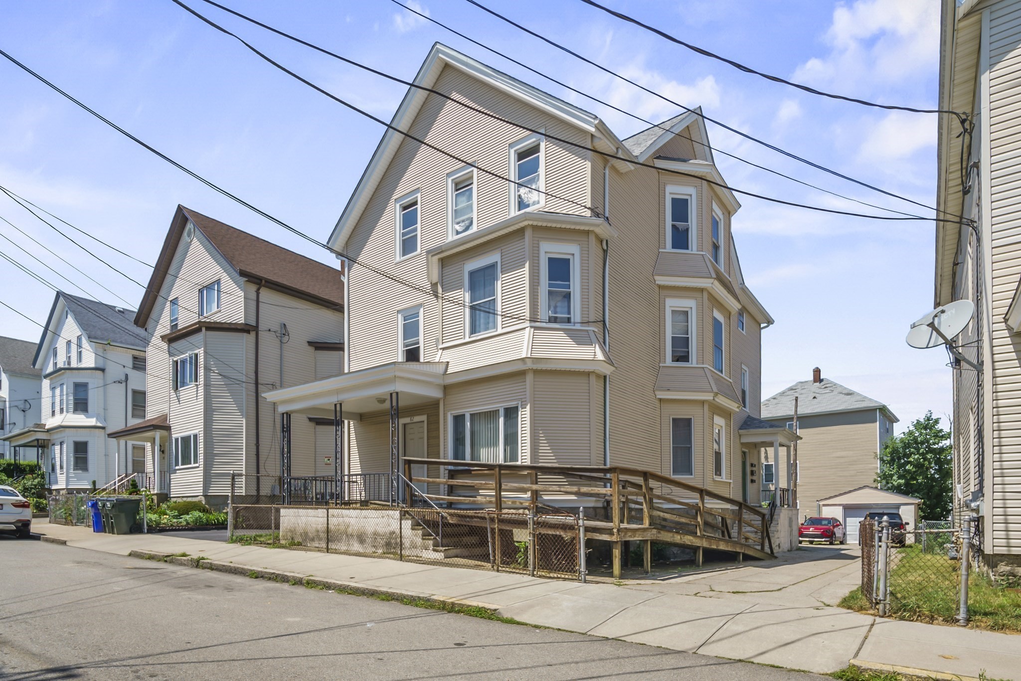 82 Snell St, Fall River, MA 02721