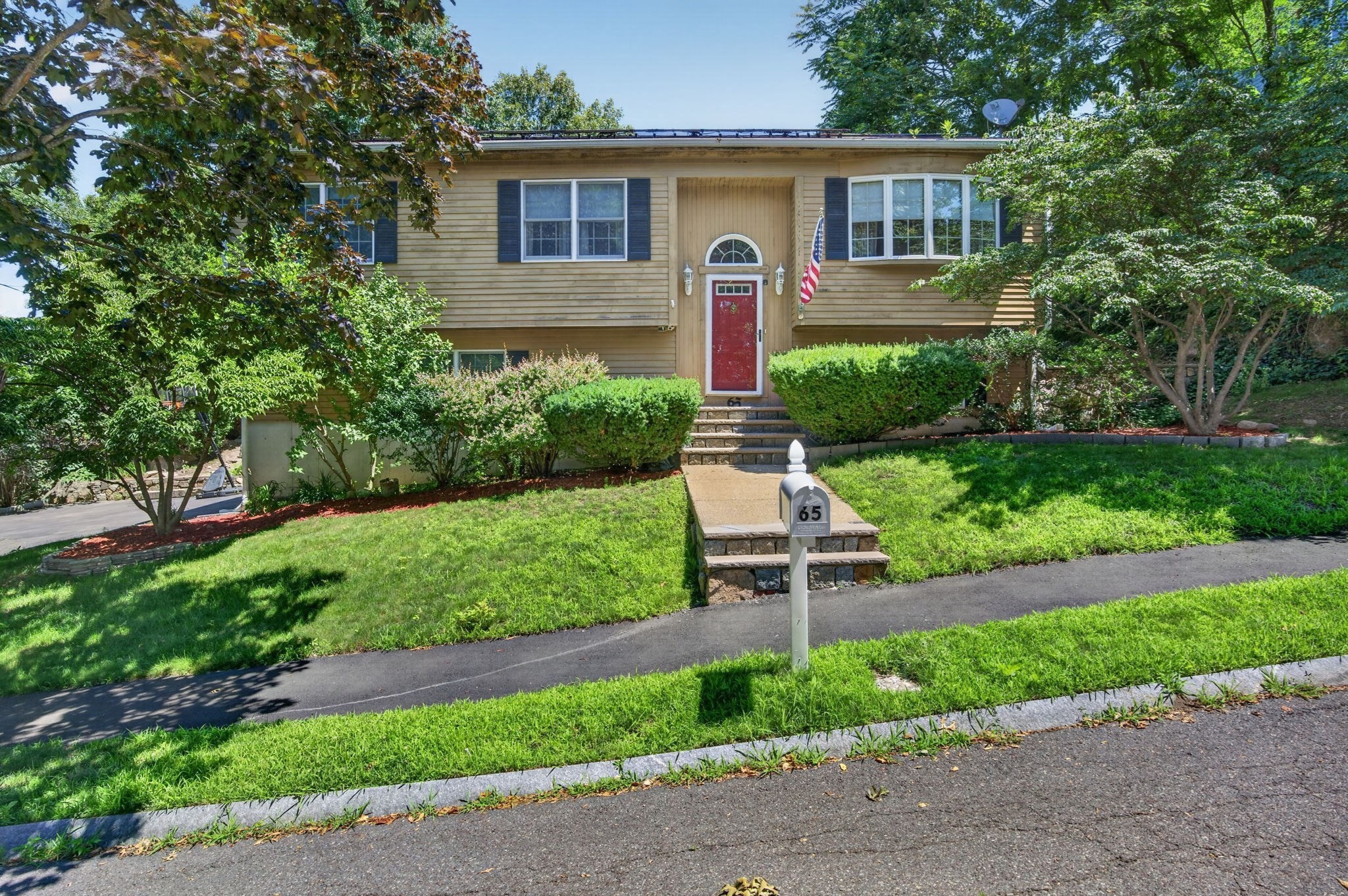 65 Phaeton Rock Rd, Lynn, MA 01904