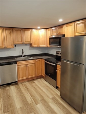144 Savannah Ave, Apt Basement