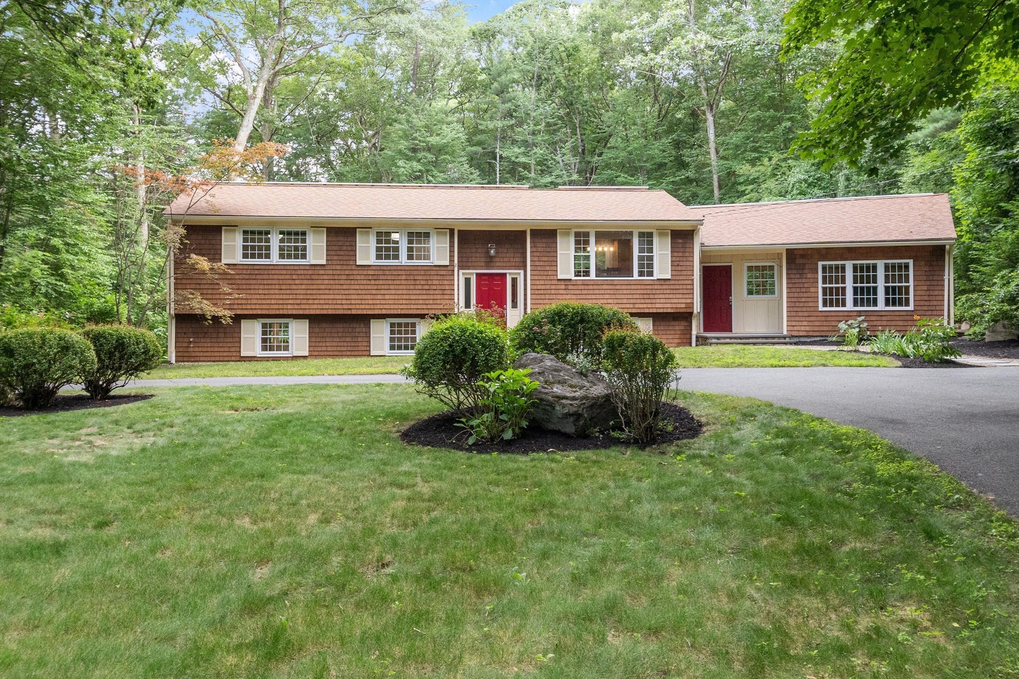 67 Quaker Ln, Bolton, MA 01740