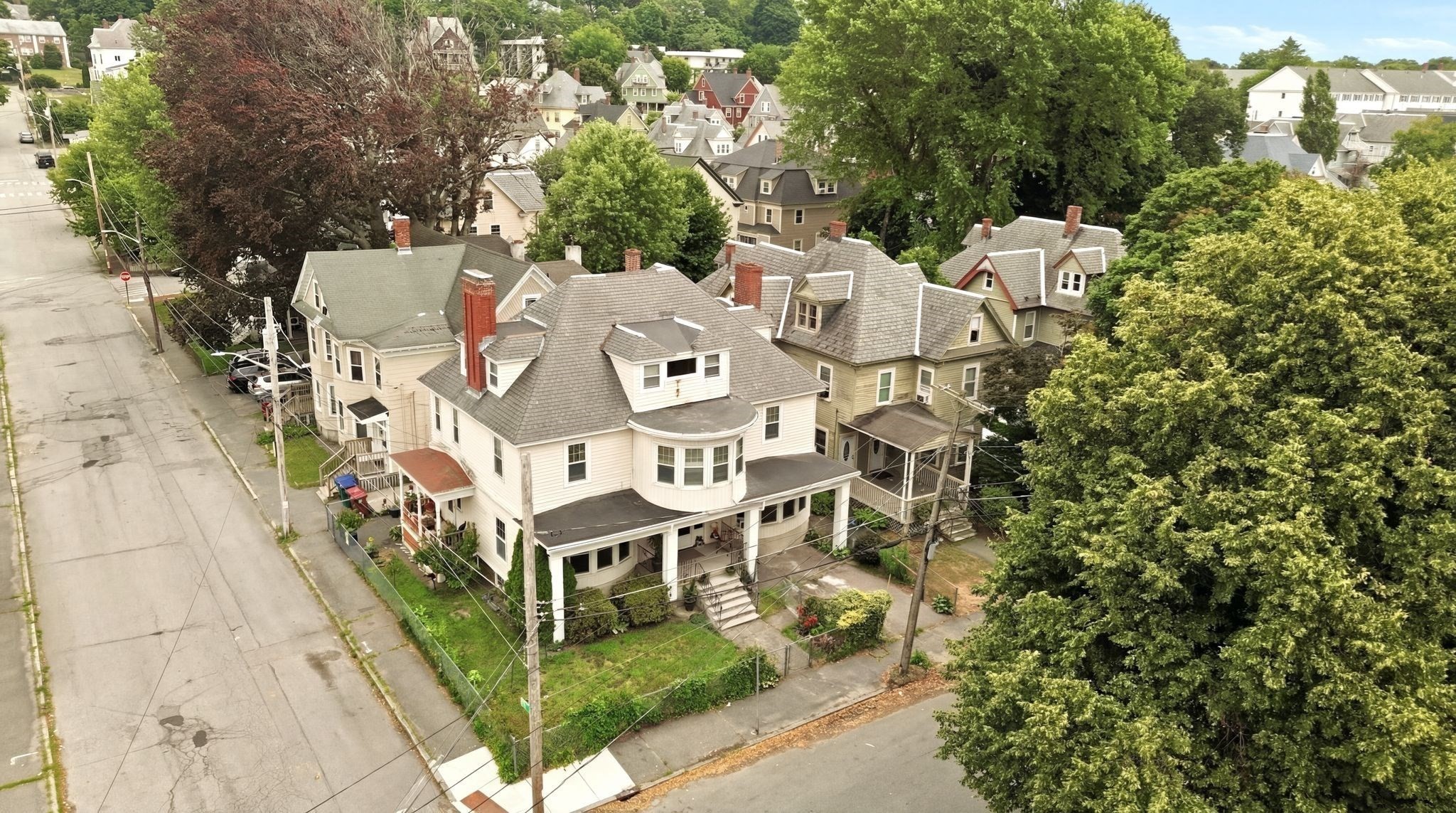 384 High St, Lowell, MA 01852