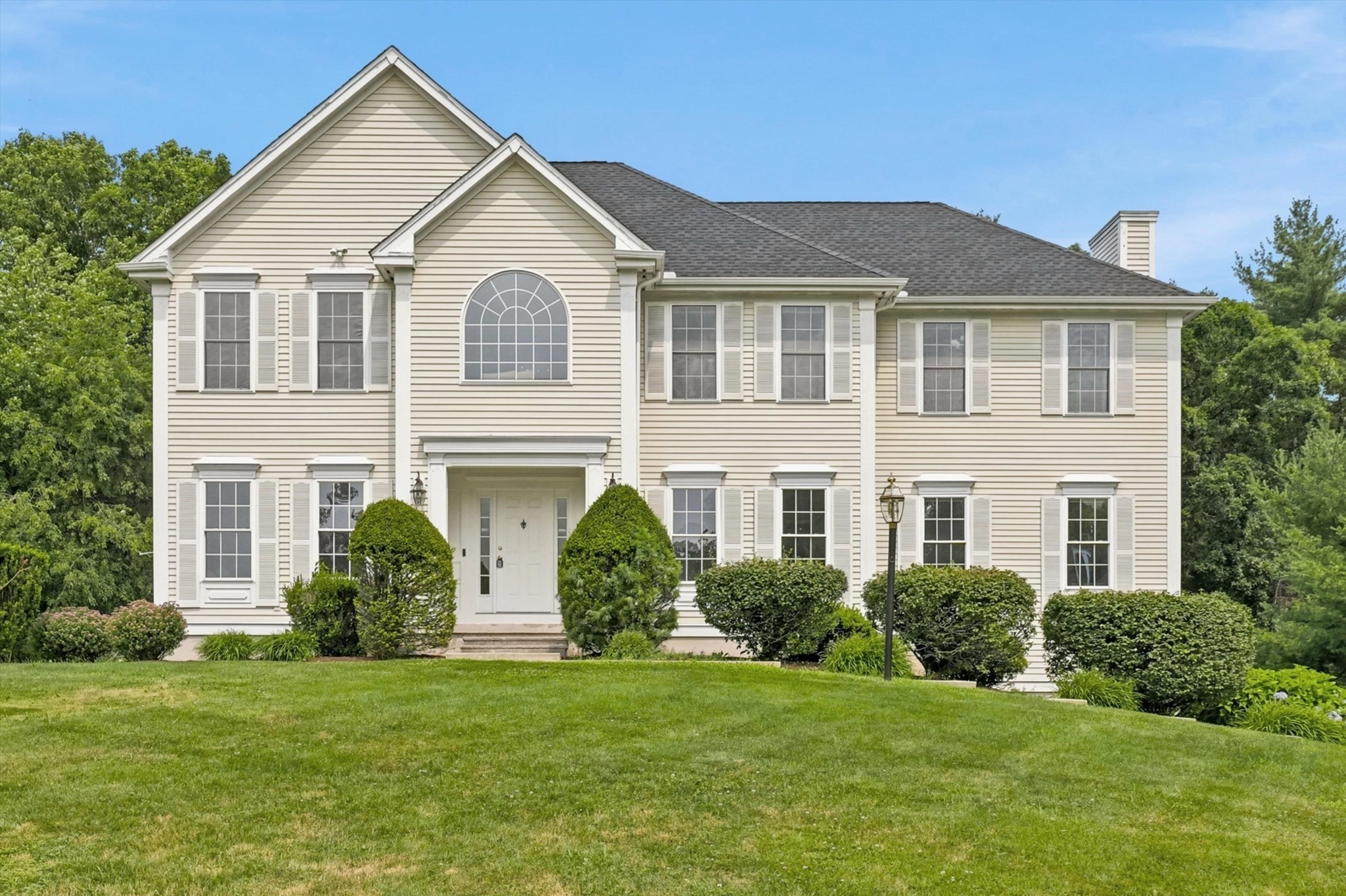 247 Webster Woods Ln, North Andover, MA 01845