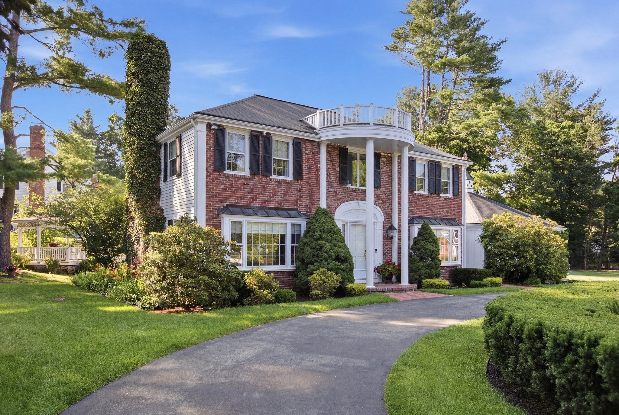 2 Russell Road, Lynnfield, MA 01940