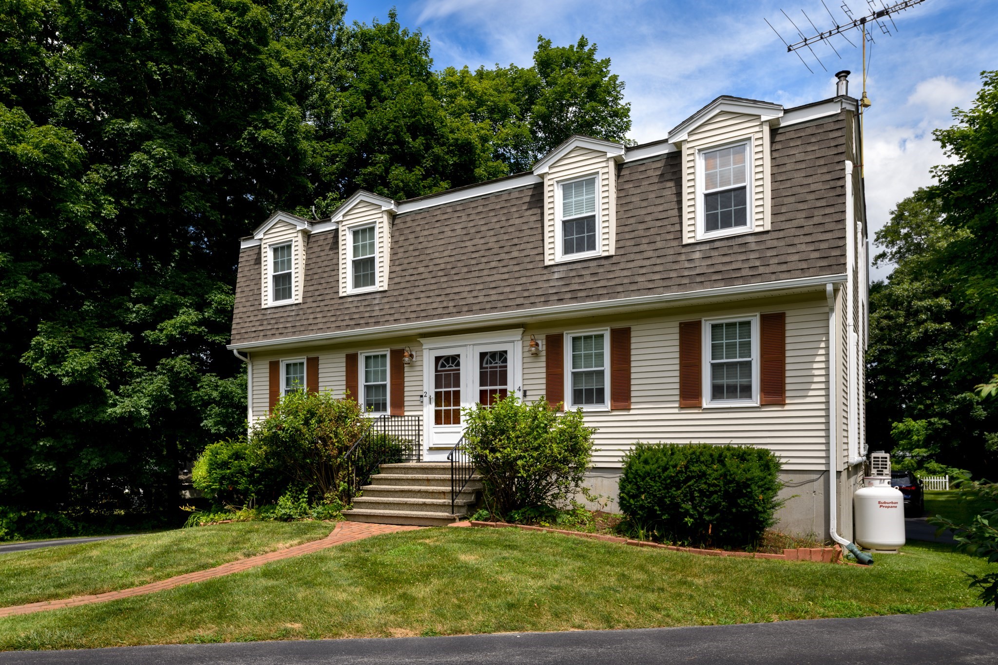 4 Crestwood Dr Unit 4, Northborough, MA 01532