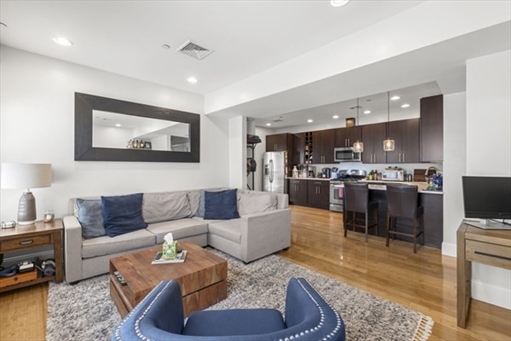 101 Old Harbor St, Apt 3