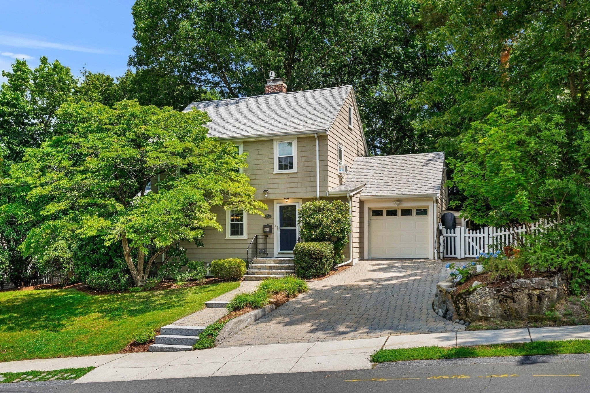 4 Daniels St, Lexington, MA 02421
