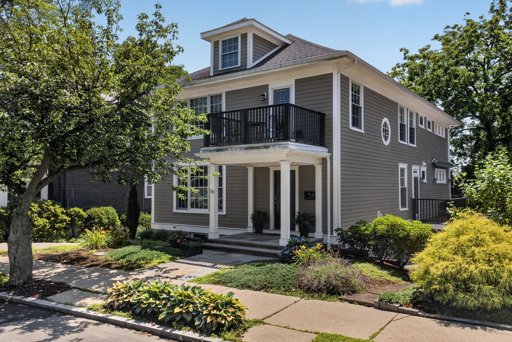 16 York Ter, Brookline, MA 02446