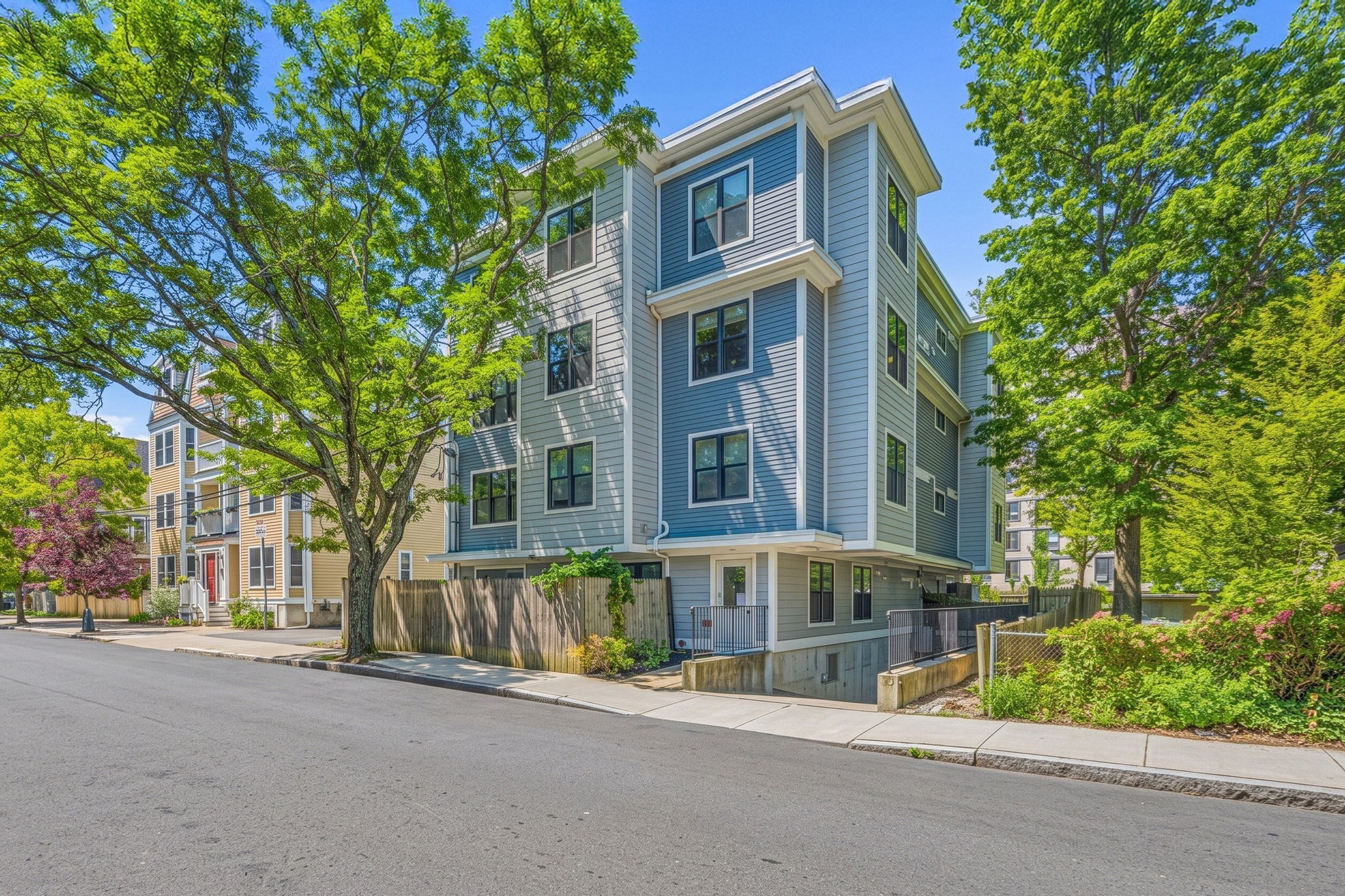 192 Raymond St Unit 4, Cambridge, MA 02140