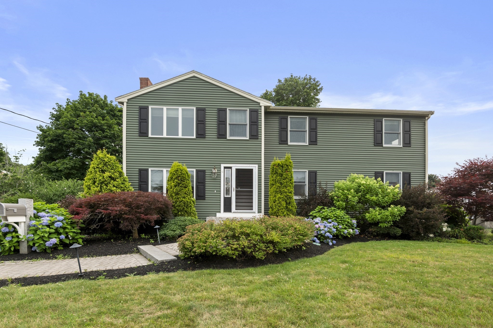 4 Raymond Cir, Peabody, MA 01960