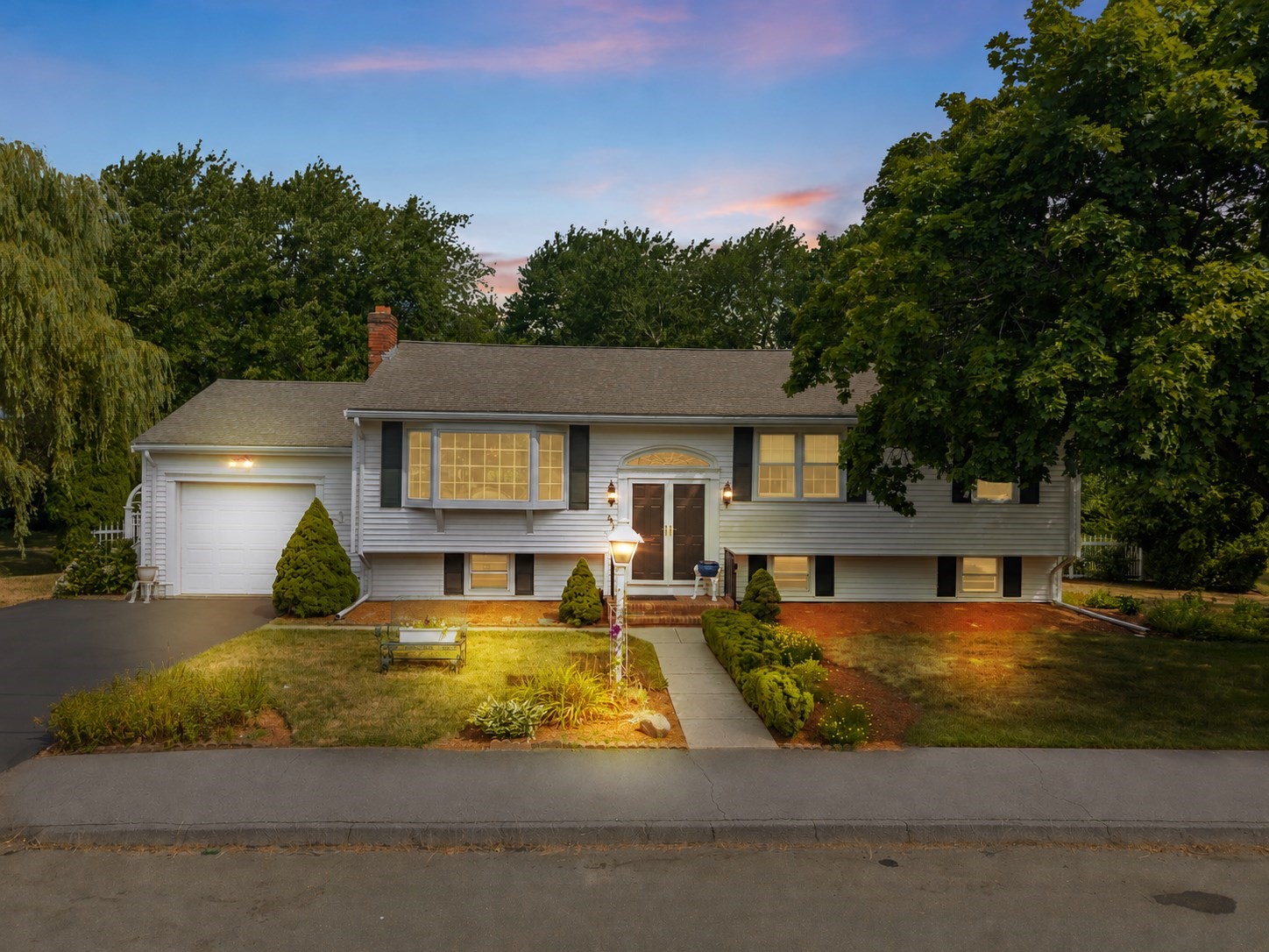 45 Sun Valley Dr, Braintree, MA 02184