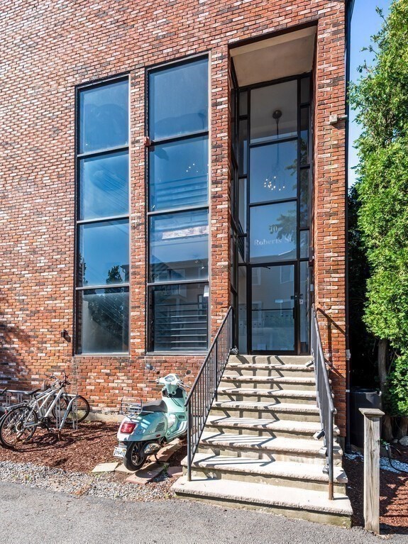 10 Roberts Unit 12, Somerville, MA 02145