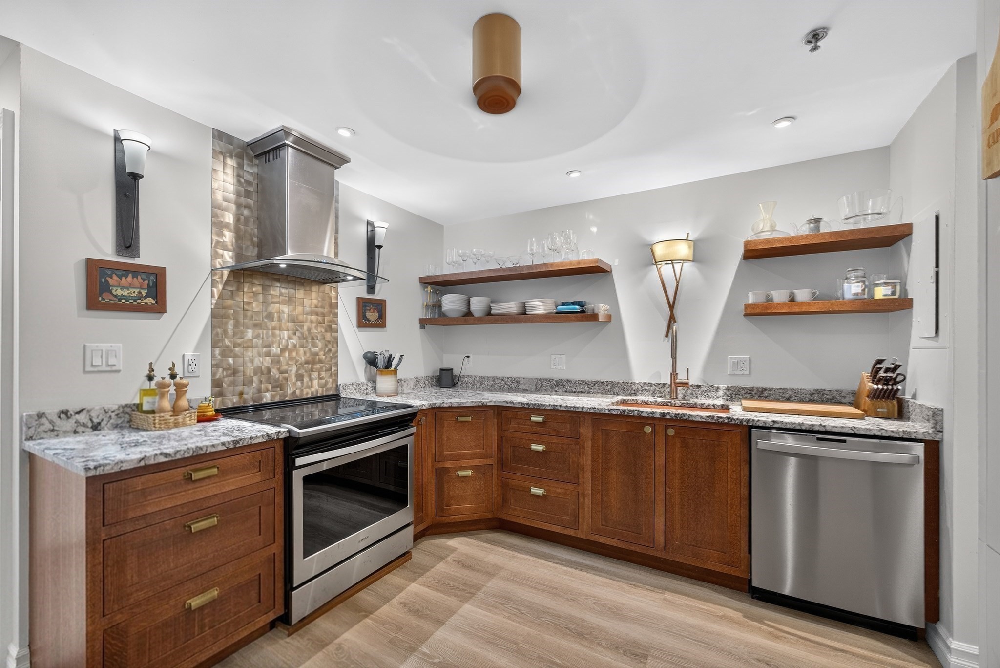 22 Railroad St Unit 207, Andover, MA 01810