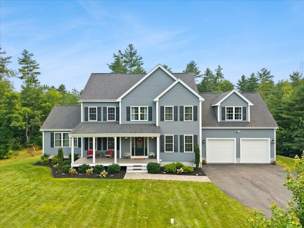 8 Paddock Cir, Middleboro, MA 02346