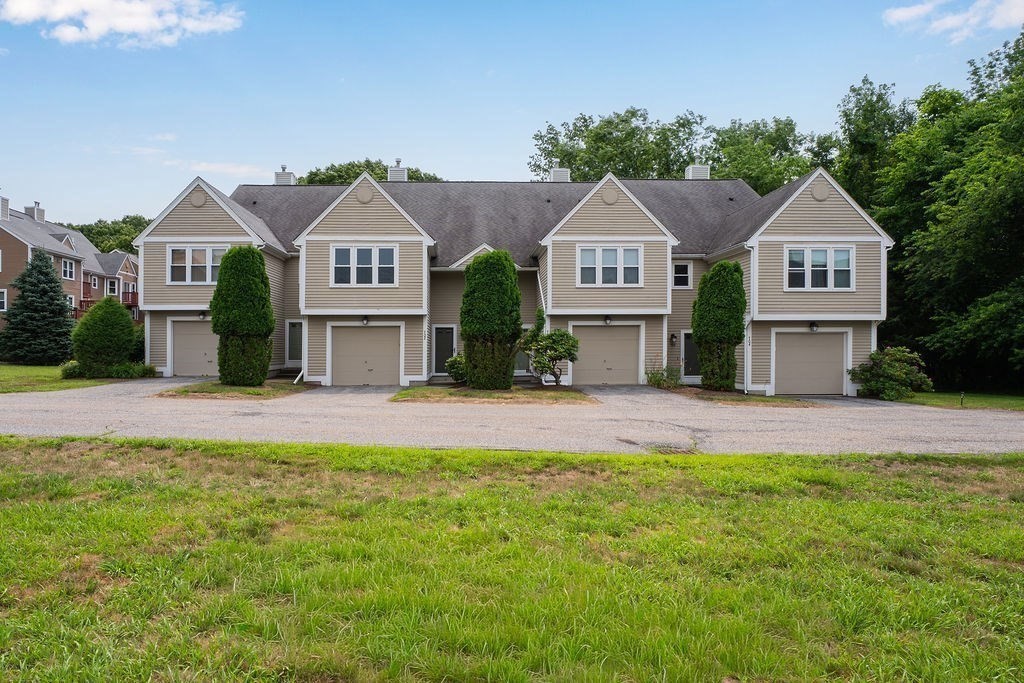 703 Brookhaven Ln Unit 703, Woonsocket, RI 02895
