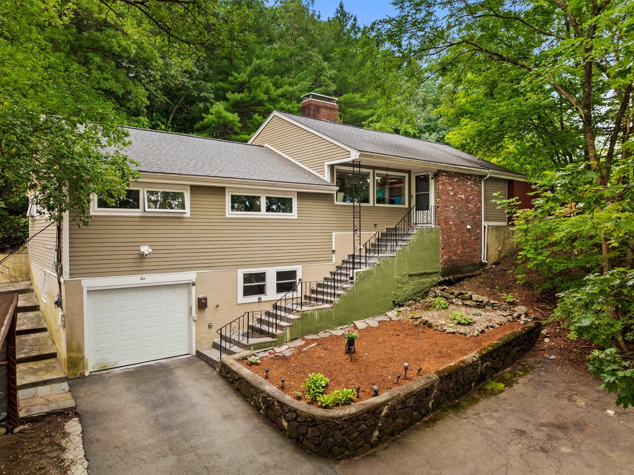 10 Rafferty Rd, Stoneham, MA 02180