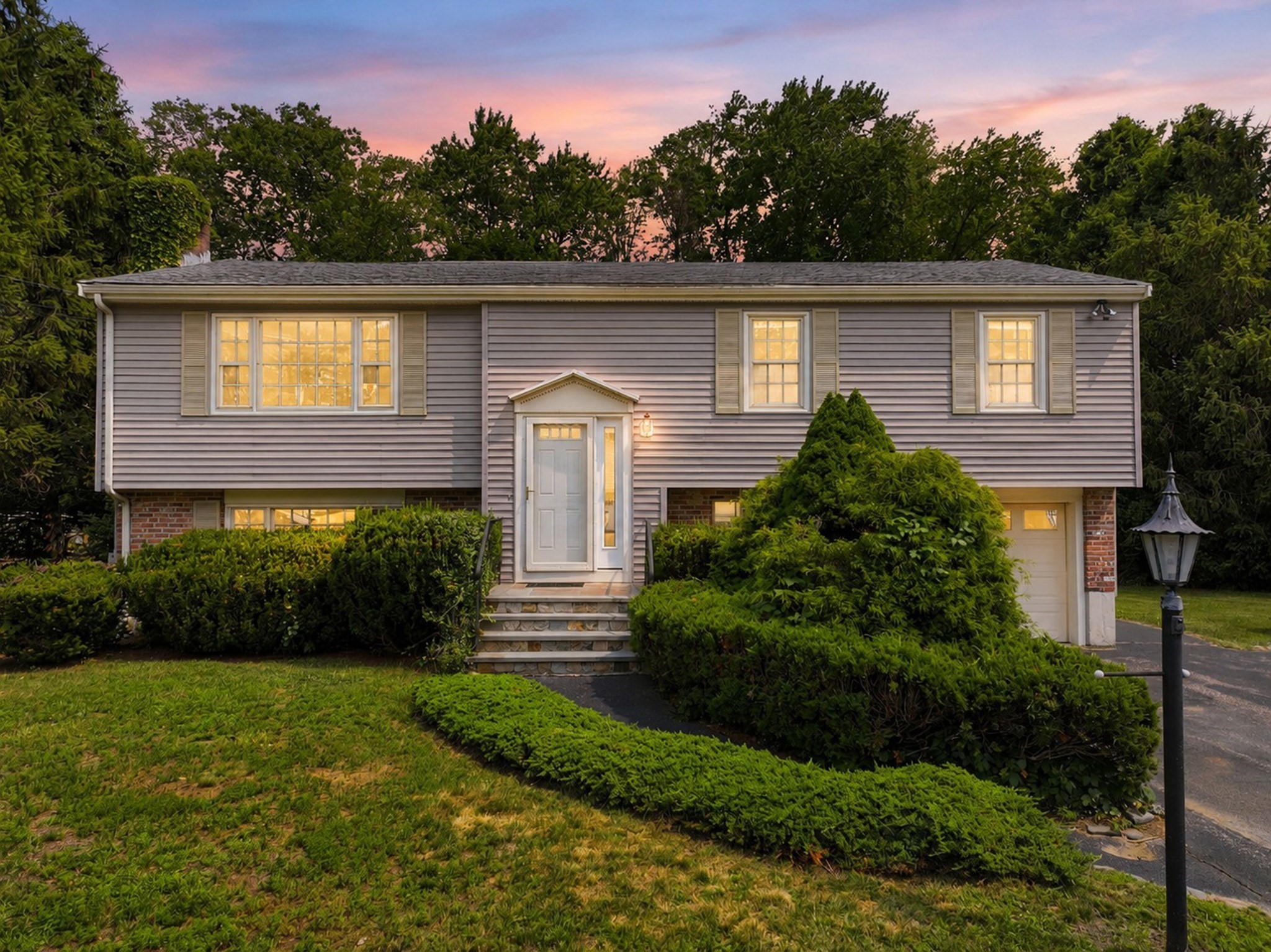 100 Marilyn, Holliston, MA 01746