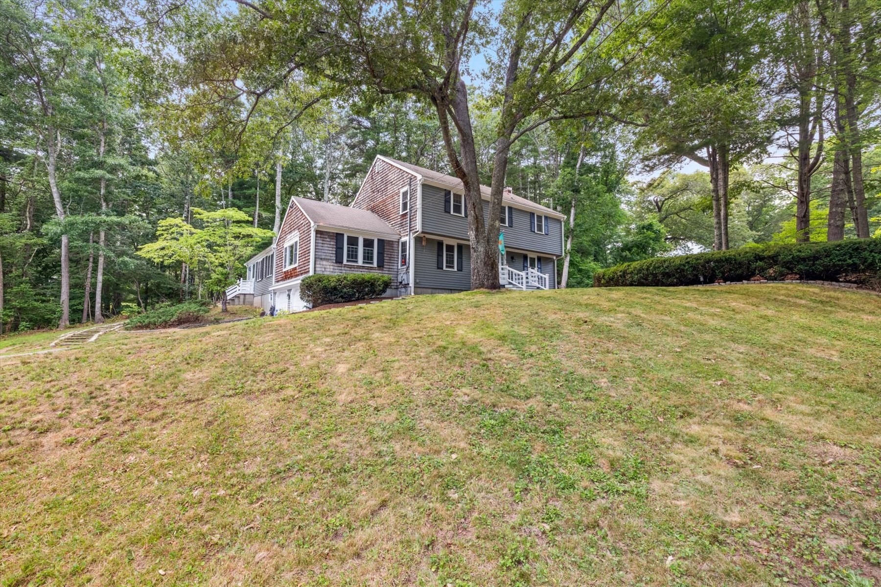 10 Flint Locke Dr, Duxbury, MA 02332