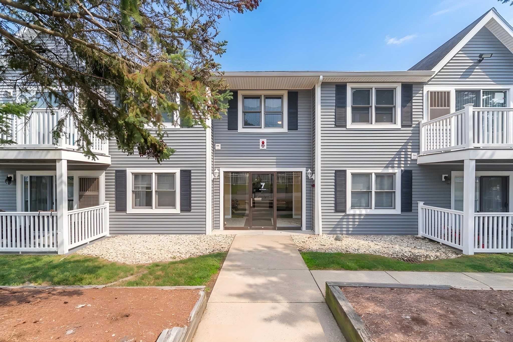 450 Somerset Ave Unit 705, Taunton, MA 02780