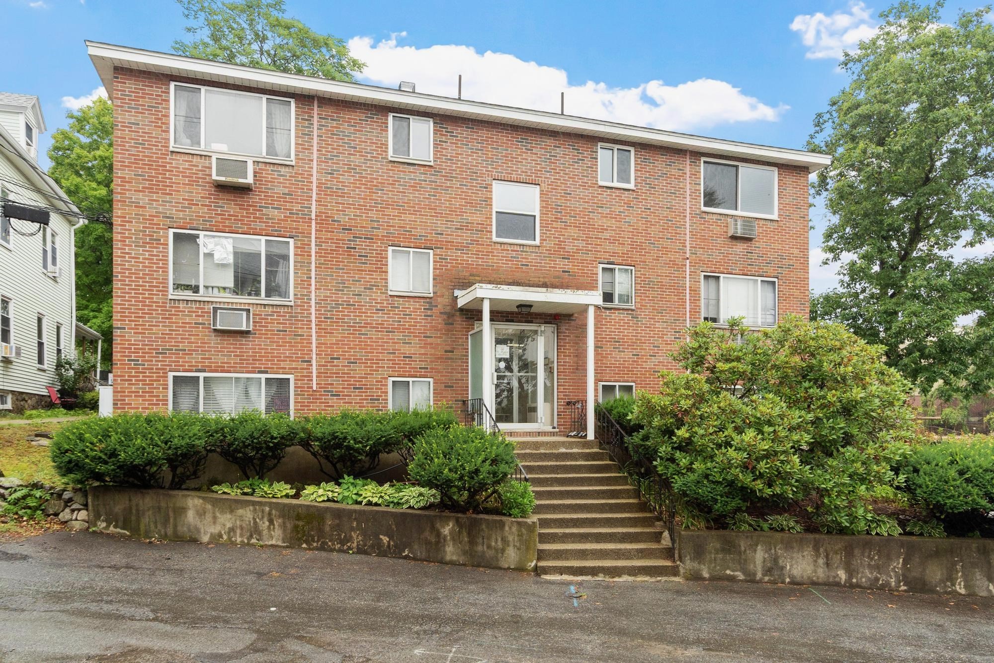 6 Norumbega Terrace Unit 8, Waltham, MA 02453