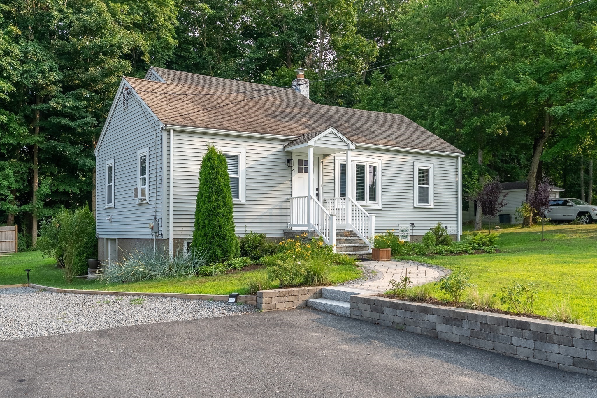 4 Glenwood Ave, Foxboro, MA 02035