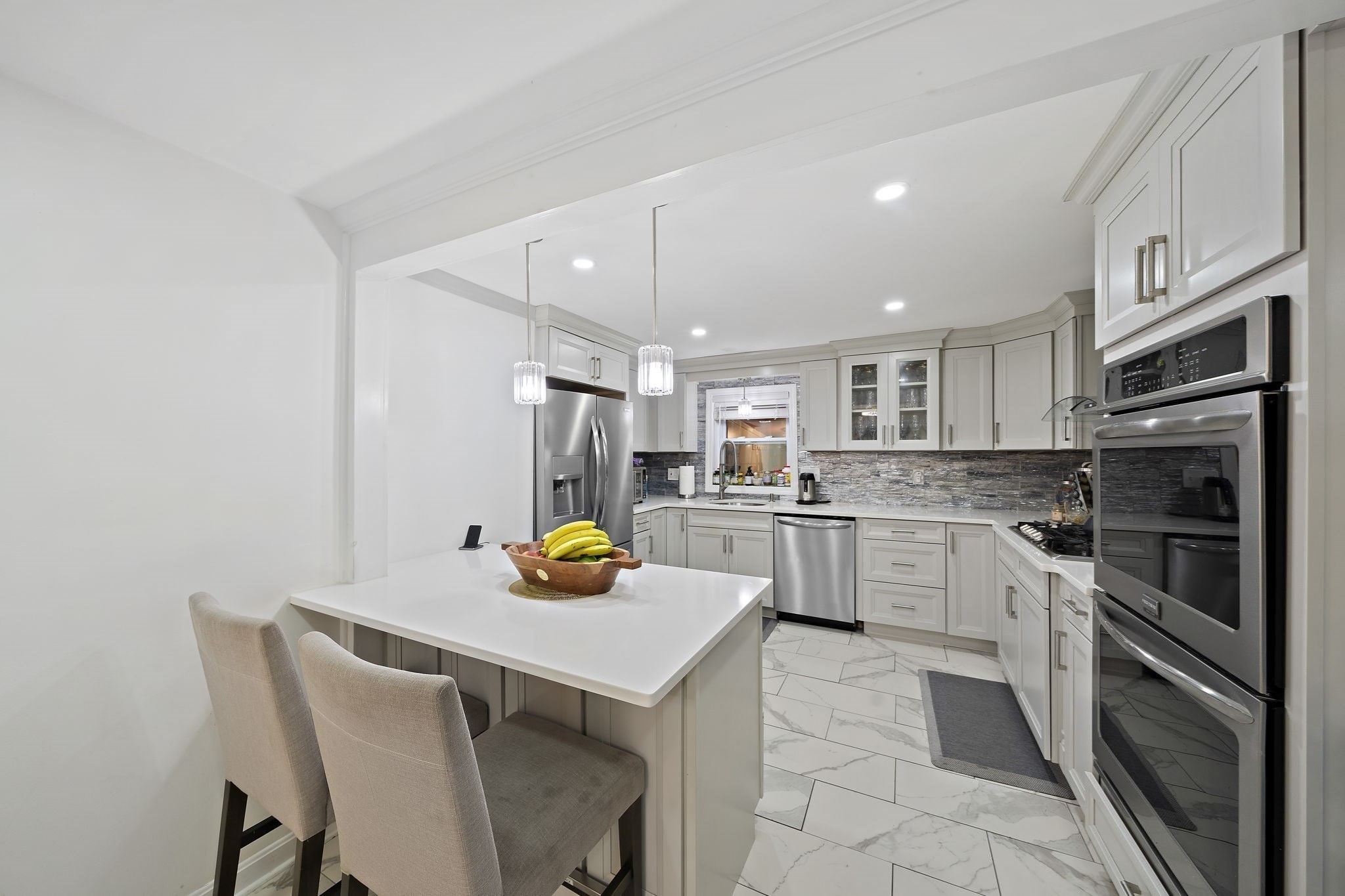 105 Cross St, Randolph, MA 02368