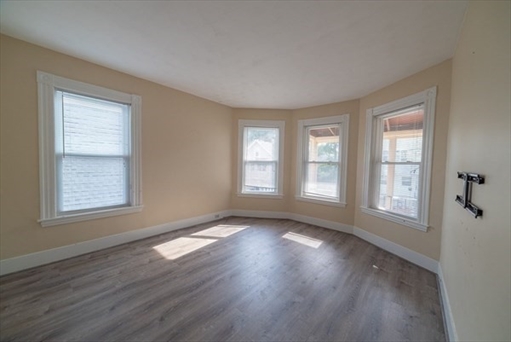 21 Granville Ave, Apt 2