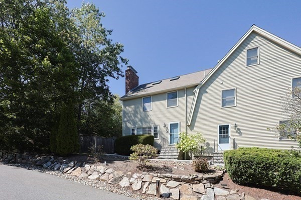 26 Pleasant St Unit B, Wellesley, MA 02482