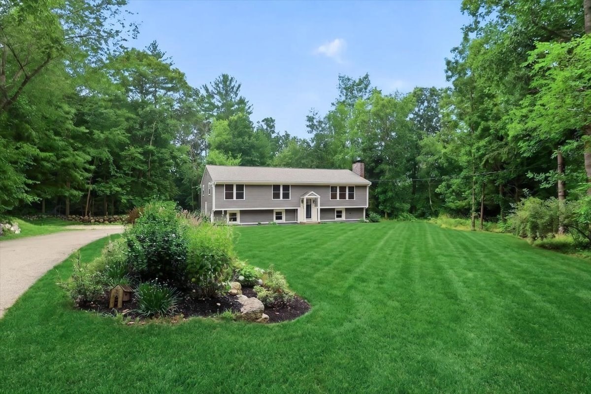 4 Pleasant St, Norwell, MA 02061