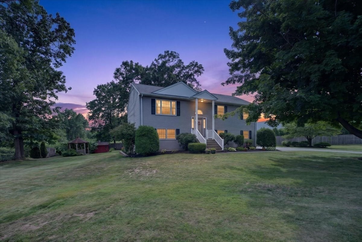 43 Zachary Ln, Agawam, MA 01001